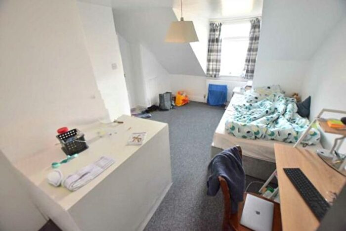 4 Bedroom Terraced House To Rent In Essex Street, Reading, RG2