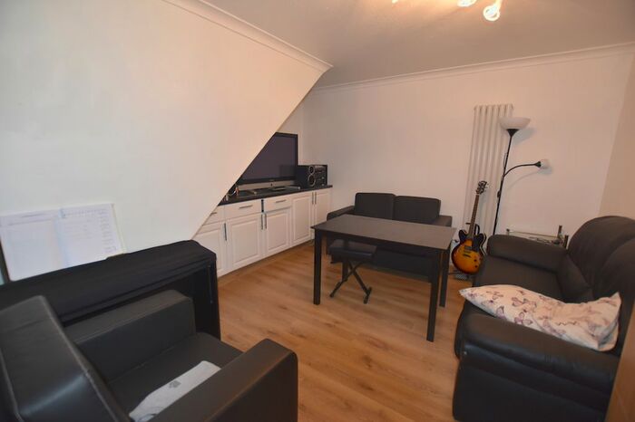 5 Bedroom Maisonette To Rent In Clem Attlee Court, London, SW6