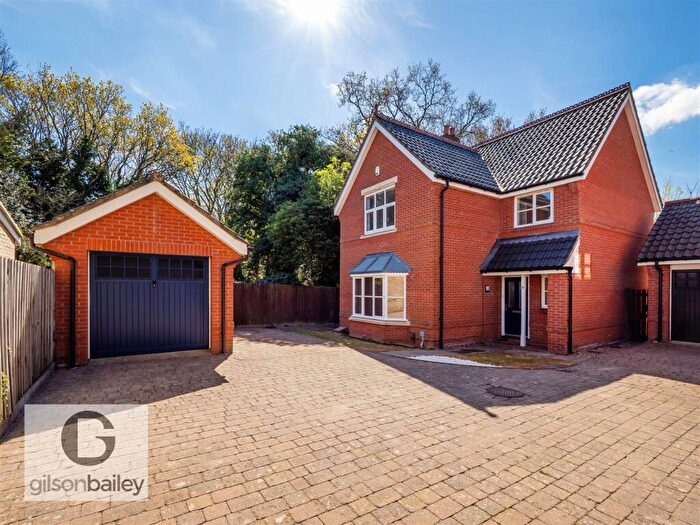 4 Bedroom Detached House For Sale In Stan Petersen Close, Norwich, NR1