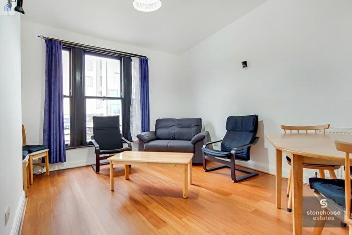 3 Bedroom Apartment To Rent In Junction Road, Archway, London, N19