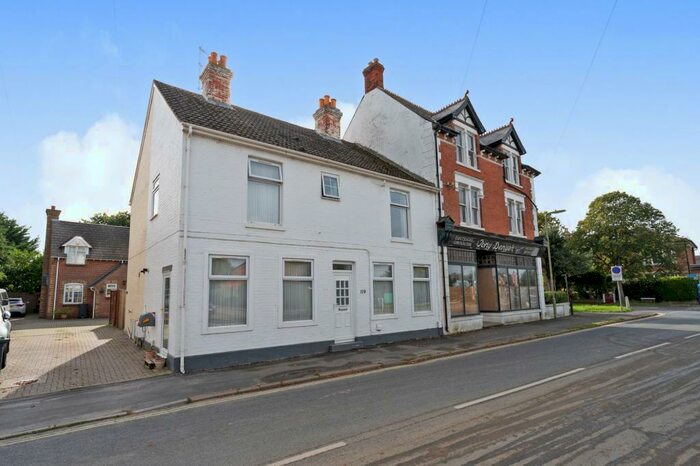 2 Bedroom House To Rent In Station Road, Hayling Island, PO11