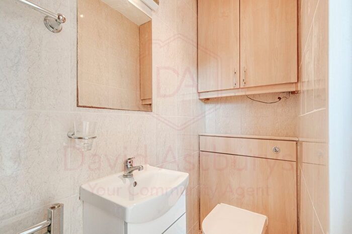 2 Bedroom Flat To Rent In Compayne Gardens, West Hampstead, London, NW6