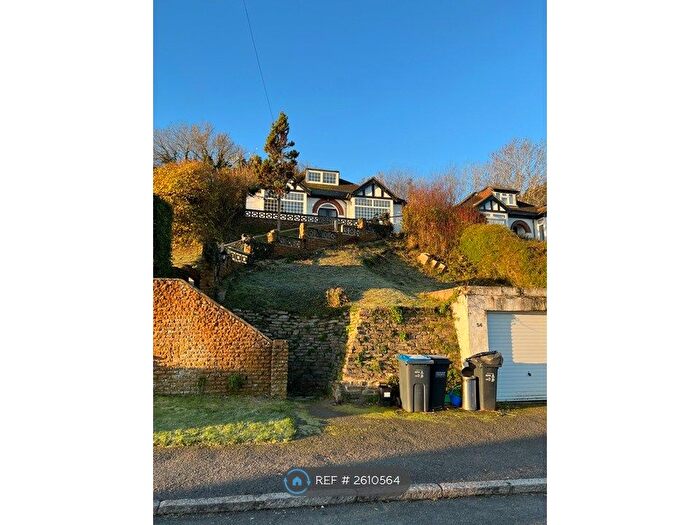 3 Bedroom Bungalow To Rent In Hilltop Road, Whyteleafe, CR3