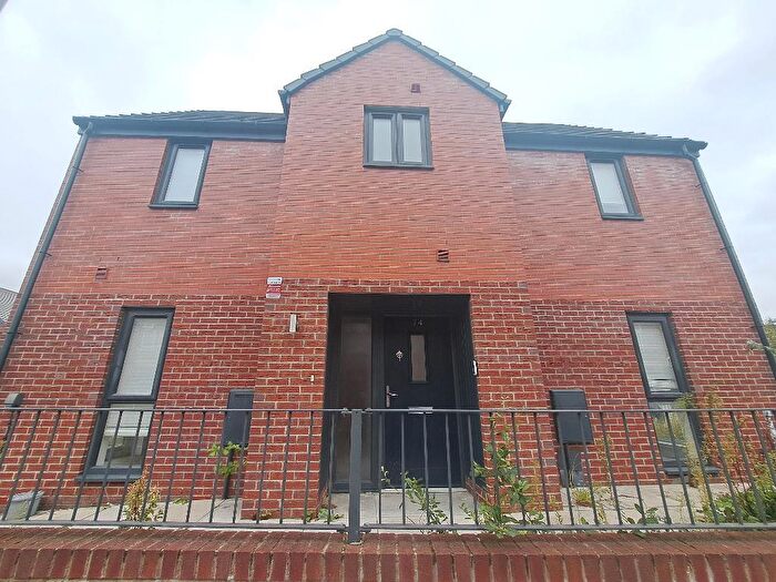3 Bedroom Semi-Detached House To Rent In Bank Street, Manchester, M11