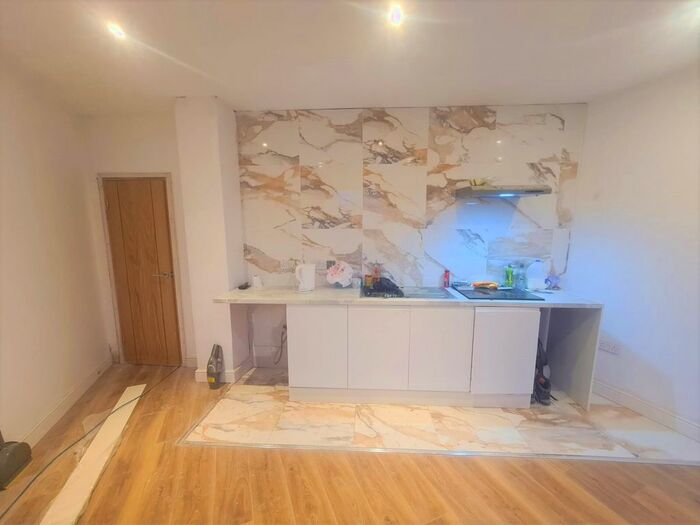 8 Bedroom Terraced House To Rent In Rays Avenue, Edmonton, London, N18