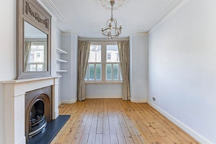 2 Bedroom Flat To Rent In Burnfoot Avenue, London, SW6
