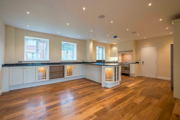 4 Bedroom Barn Conversion For Sale In Rectory Farm, Chester Road, Delamere, CW8