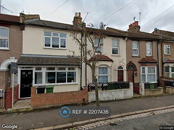 3 Bedroom Flat To Rent In London, London, E11