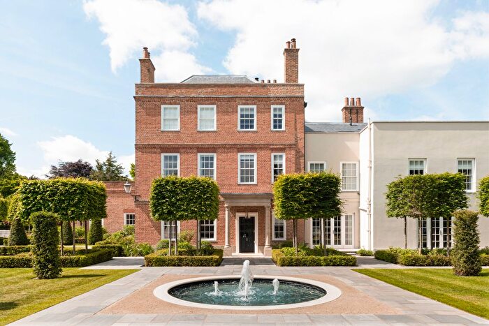 6 Bedroom Property For Sale In Farm Lane, Ashtead, Surrey, KT21