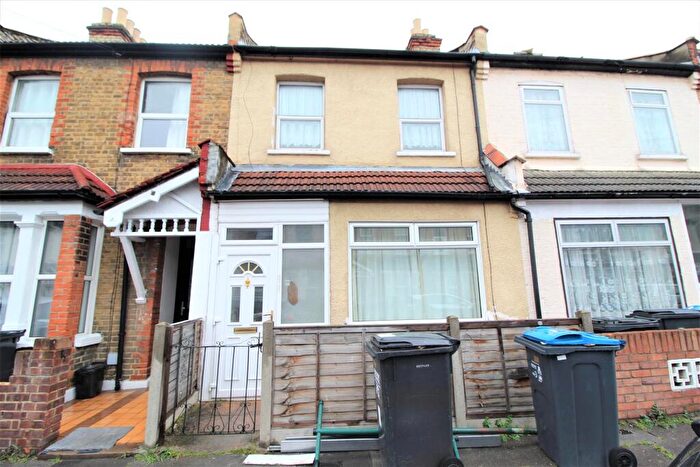 3 Bedroom Terraced House To Rent In Cecil Road, Croydon, CR0