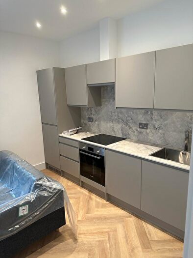 2 Bedroom Maisonette To Rent In Finchley Lane, Hendon, NW4