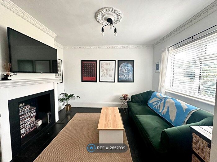 4 Bedroom Terraced House To Rent In Rochester St, Chatham, ME4