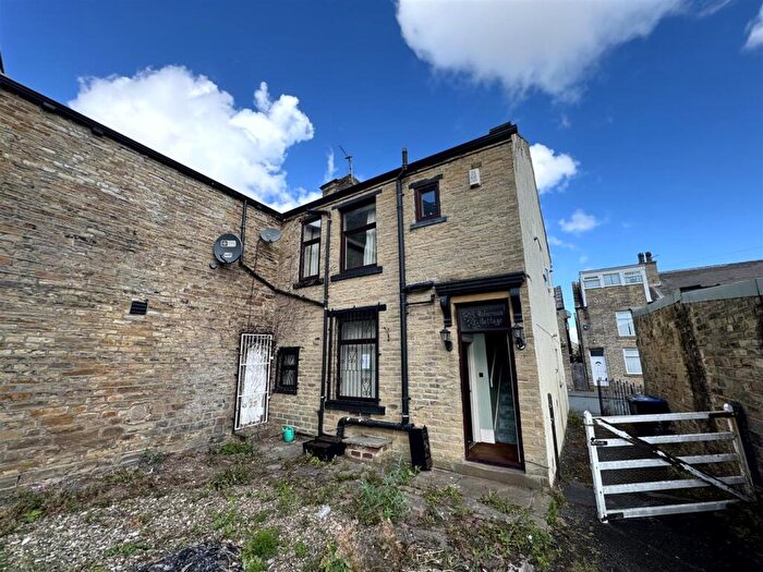 1 Bedroom End Of Terrace House For Sale In Cordingley Street, Bradford, BD4