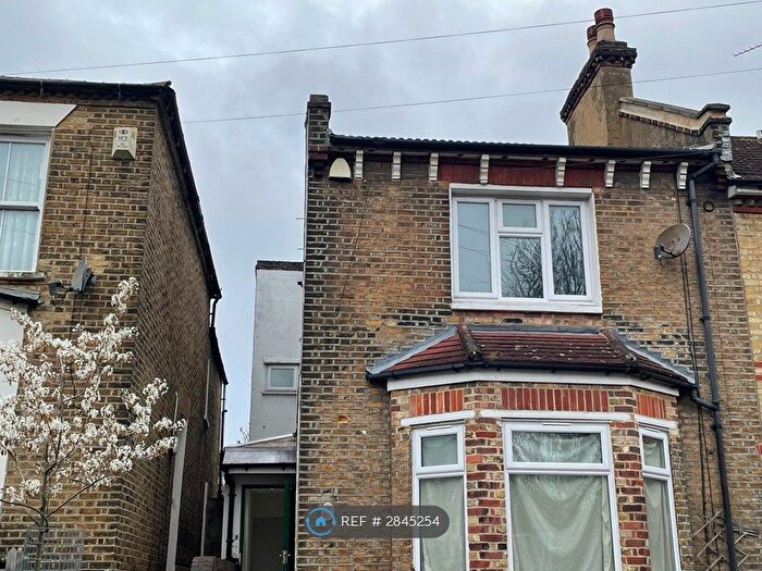 4 Bedroom Semi-Detached House To Rent In Whitworth Road, London, SE18