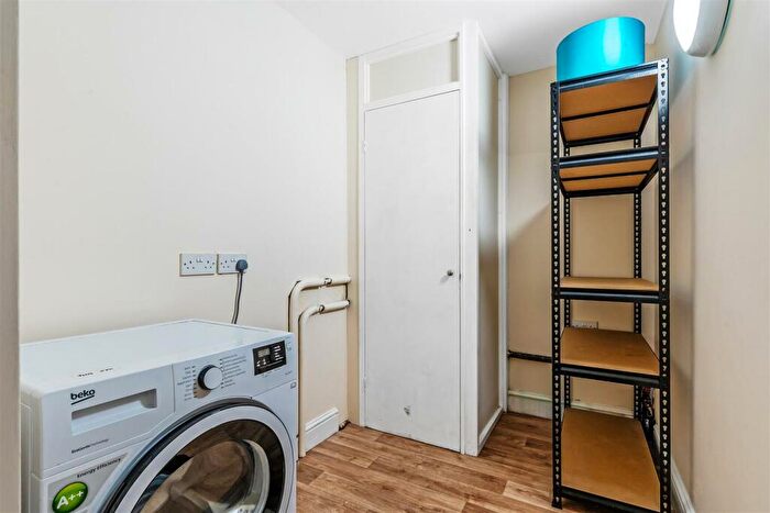 4 Bedroom Detached House For Sale In Poplar Road, Leatherhead, KT22