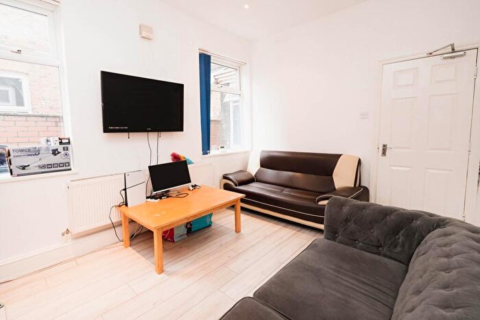 5 Bedroom Terraced House To Rent In Richmond, Manchester, M14