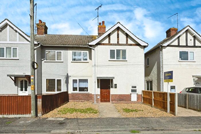3 Bedroom Semi-Detached House For Sale In Smith Avenue, King's Lynn, Norfolk, PE30