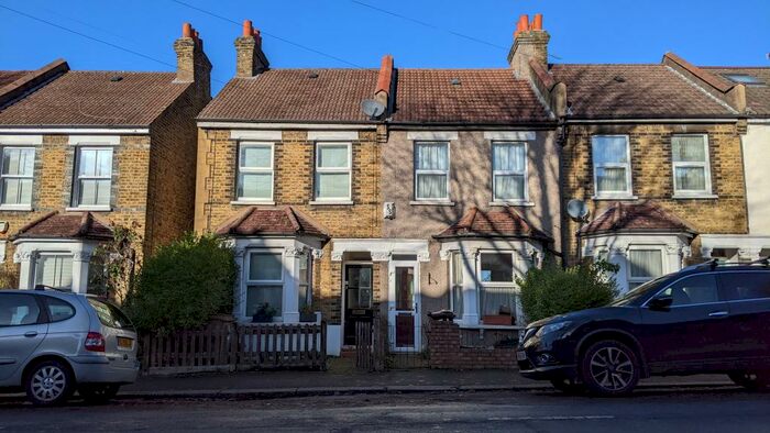 3 Bedroom House To Rent In Tharp Road, Wallington, SM6