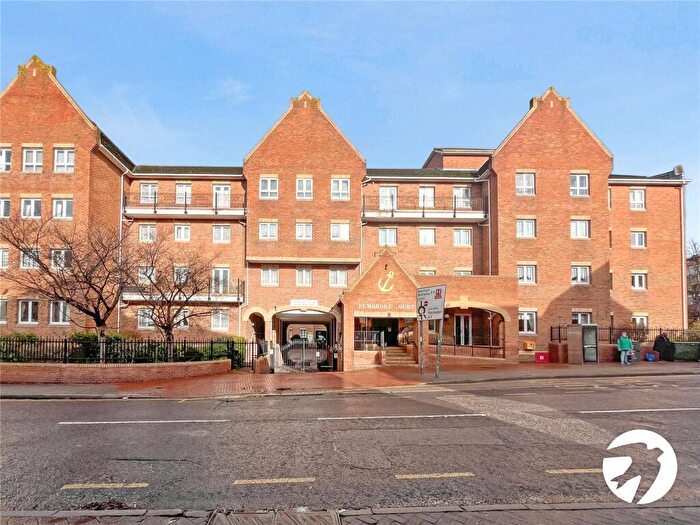 1 Bedroom Flat For Sale In High Street, Chatham, Kent, ME4