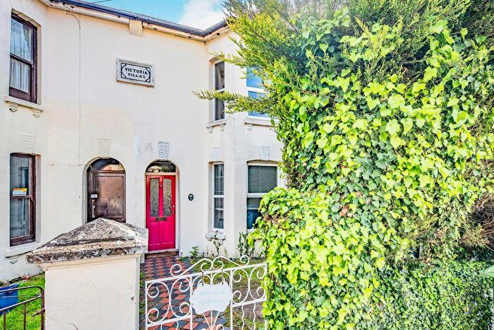 3 Bedroom End Of Terrace House To Rent In Cambridge Road, Aldershot, GU11