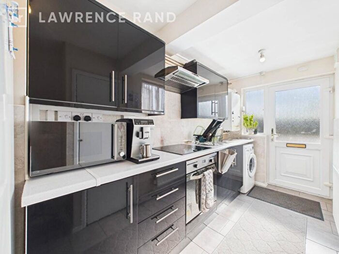 3 Bedroom Flat To Rent In Whitby Road, Ruislip, HA4