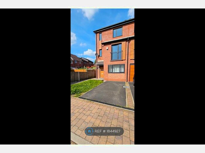 4 Bedroom End Of Terrace House To Rent In Chaucer Way, Salford, M7