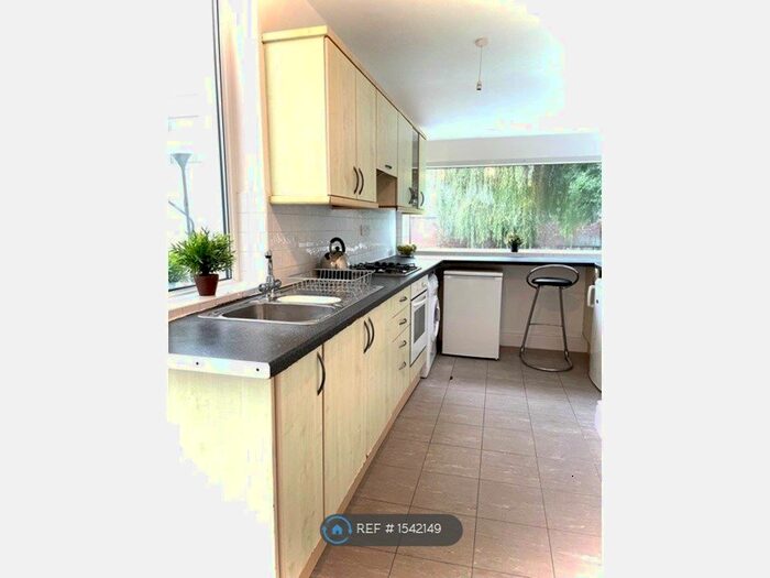 5 Bedroom Semi-Detached House To Rent In Brocklebank Road, Manchester, M14