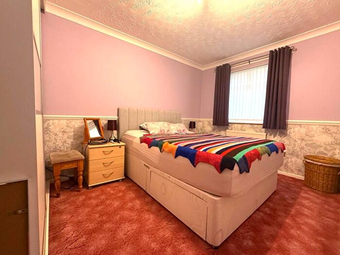 3 Bedroom Semi-Detached House For Sale In Drake Avenue, Chatteris, Cambs., PE16 - Photo 5