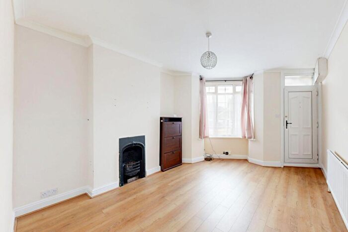 2 Bedroom End Of Terrace House To Rent In New Street, Crawley, RH10