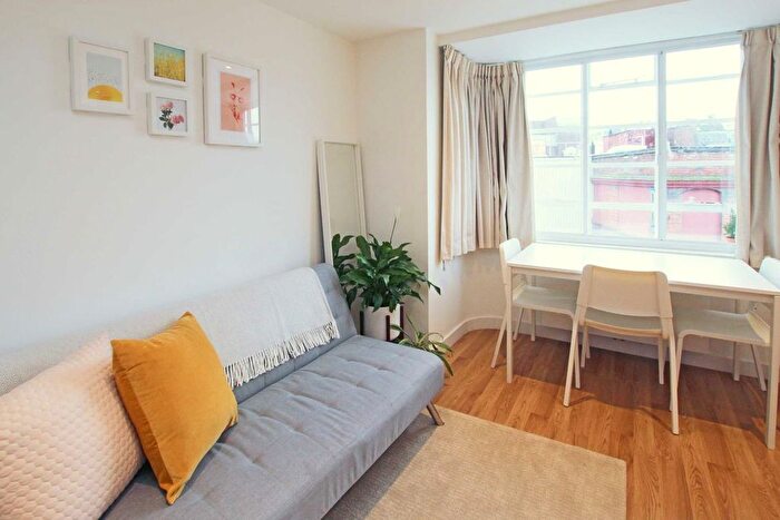 Studio To Rent In Red Lion Street, Richmond, TW9