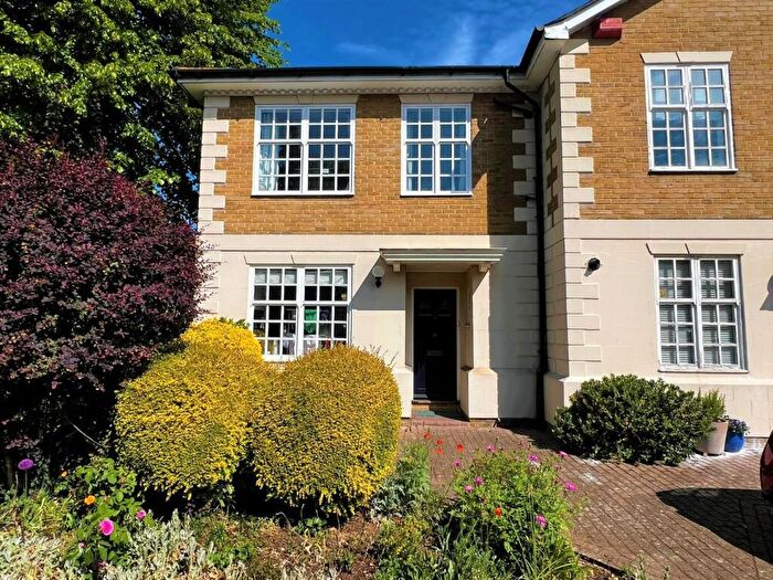 3 Bedroom House To Rent In Spenser Mews, Dulwich, London, SE21