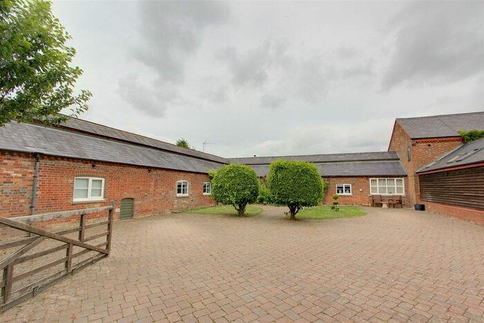 4 Bedroom Barn Conversion To Rent In Bedford Road, Houghton Regis, Dunstable, LU5