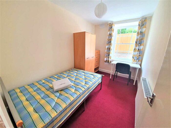 5 Bedroom Apartment To Rent In Garden Flat, Westfield Park, BS6