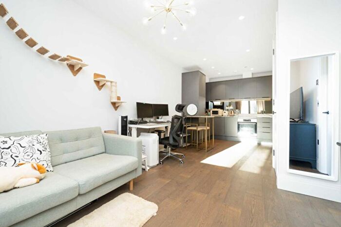 1 Bedroom Flat To Rent In Selsdon Way, Canary Wharf, E14