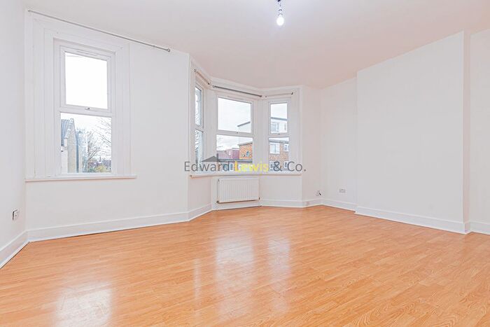 2 Bedroom Flat To Rent In Vicarage Road, London, E10