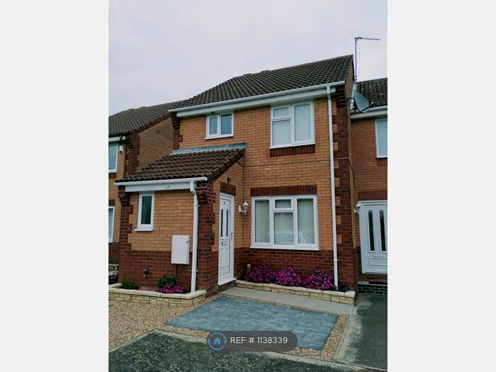 4 Bedroom Semi-Detached House To Rent In Millside Close, Northampton NN2