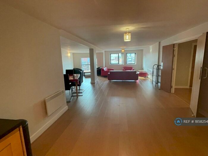 2 Bedroom Flat To Rent In Abacus Building, Birmingham, B12