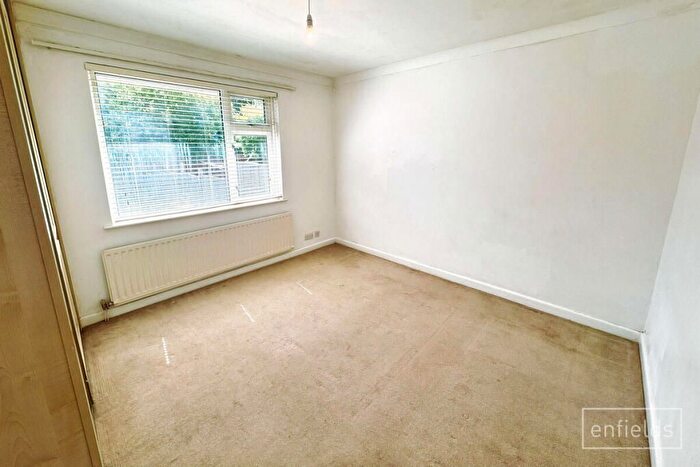 2 Bedroom Bungalow For Sale In Coxford Drove, Southampton, SO16