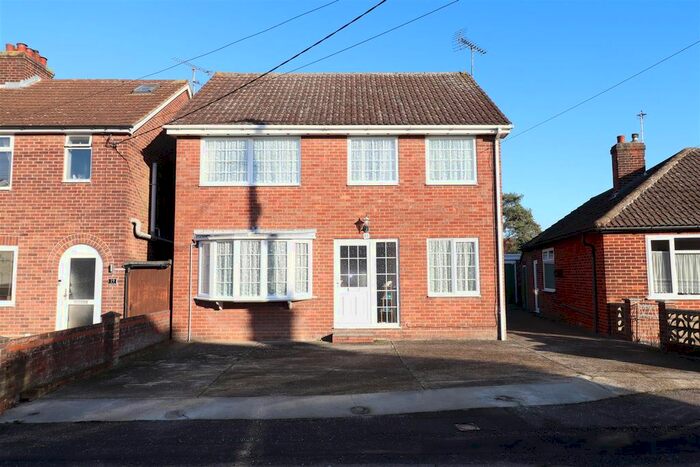4 Bedroom Detached House To Rent In St. Marys Road, Braintree, CM7