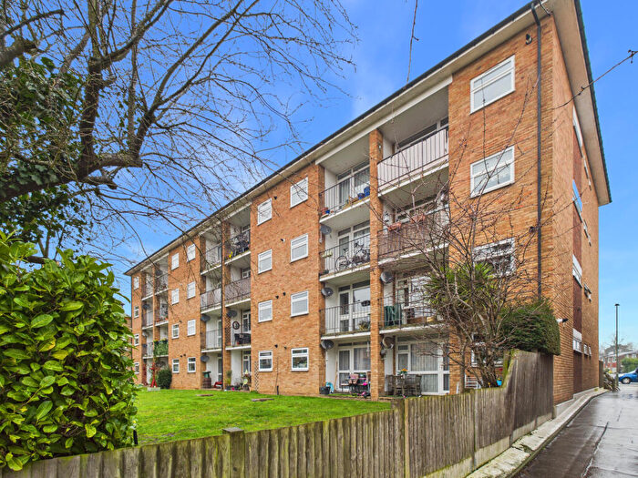 1 Bedroom Flat To Rent In Lankton Close, Beckenham, BR3
