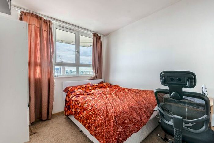 2 Bedroom Flat To Rent In Clapham Road, Stockwell, London, SW9