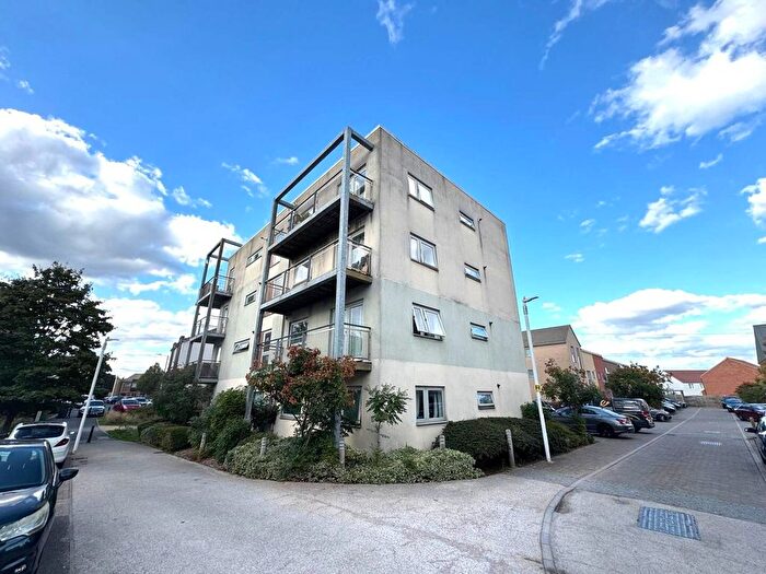 2 Bedroom Flat To Rent In Hyde Grove, Dartford, DA1