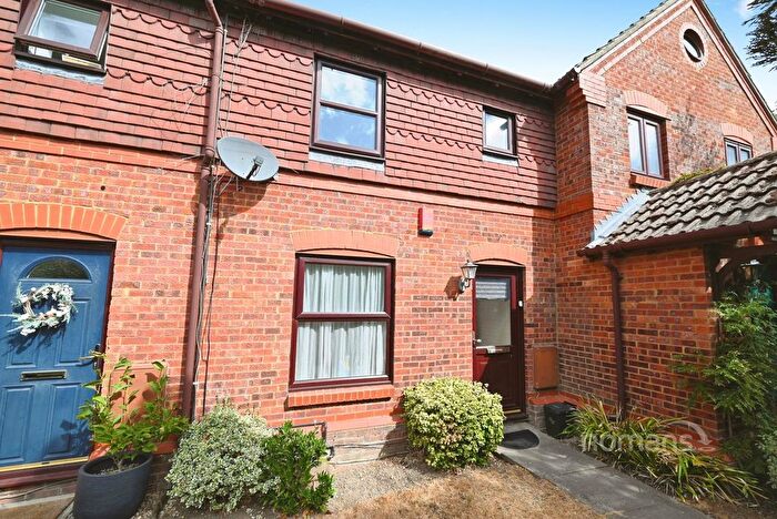 2 Bedroom Property To Rent In Simkins Close, Winkfield Row, RG42