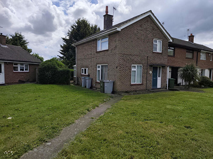 3 Bedroom Semi-Detached House To Rent In Gibson Crescent, Newark, Nottinghamshire, NG24
