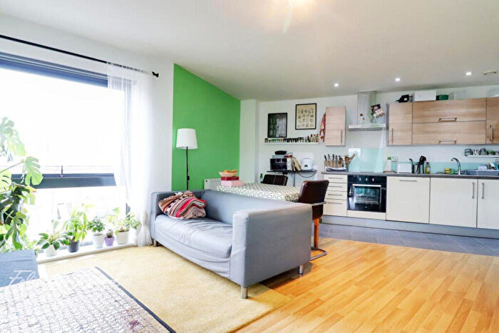 2 Bedroom Apartment To Rent In Windsor Court, Bow, E3