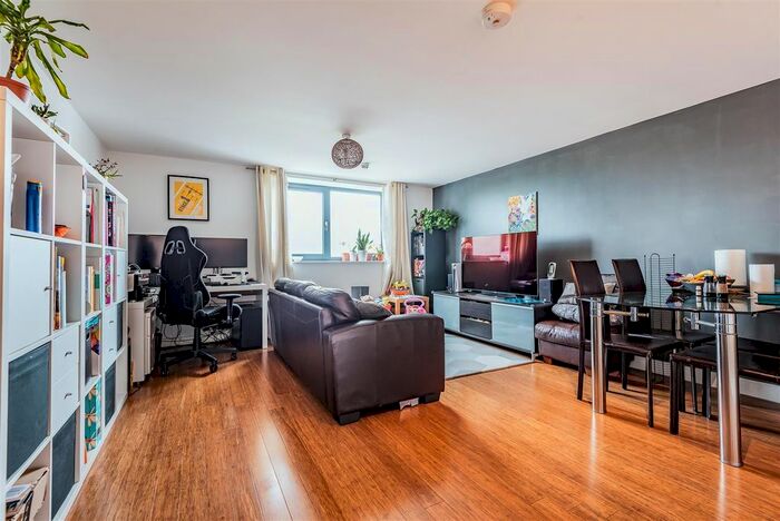 2 Bedroom Flat To Rent In Beeston Road, Beeston, Leeds, LS11