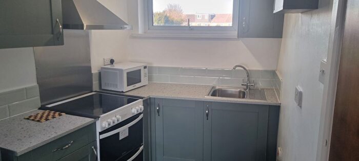 Studio To Rent In Channel Close, Hounslow, TW5