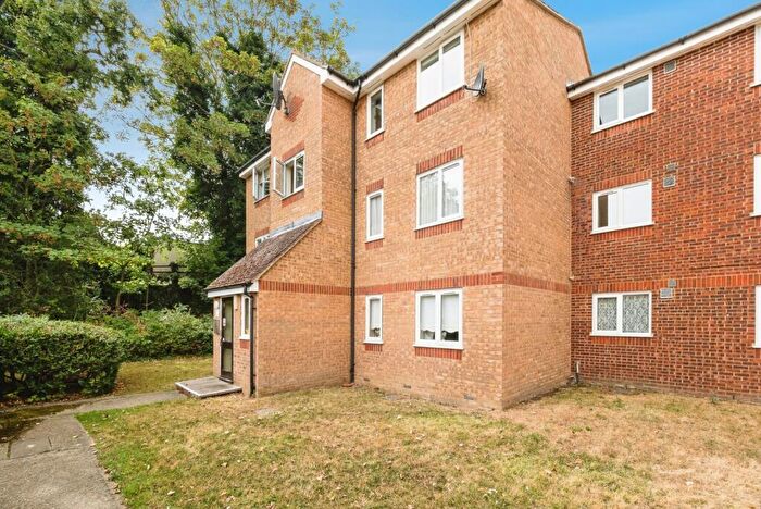 1 Bedroom Flat For Sale In Latimer Drive, Hornchurch, RM12