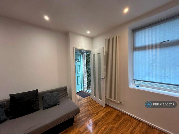 2 Bedroom Terraced House To Rent In Blackmoorfoot Road, Huddersfield, HD4