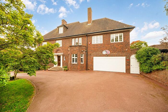 6 Bedroom Property To Rent In Cannon Hill, London, N14